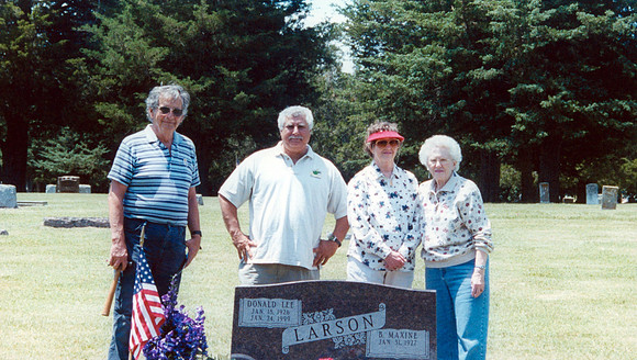 PAUL LUNDGRUND MIKE JINX MAXINE DON'S GRAVE 2001