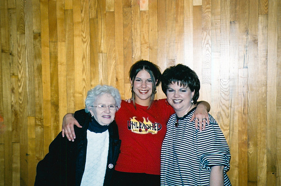 JENNA GRANDMA LARSON GWEN UNLEASHED 2001