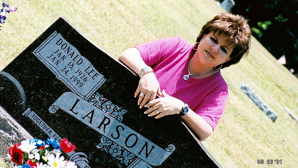 DON LARSON GRAVE 1 2001