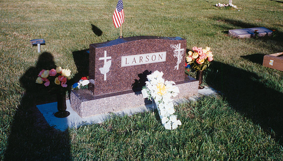 DON AND MAXINE GRAVE 2 2000