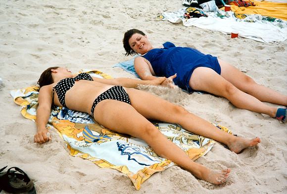 JENNA AND GWEN NEW YORK 2000