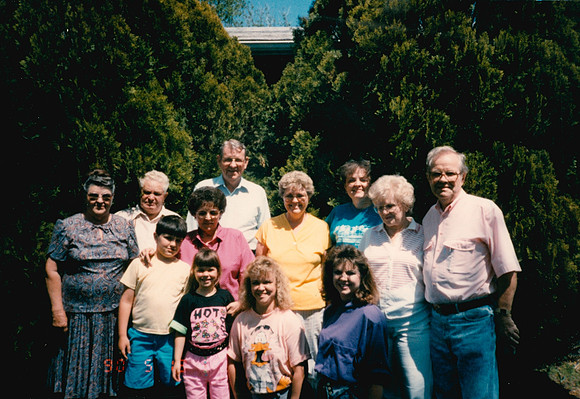LARSON FAMILY MARIE DWAINE JEREMY JENNA AUNT BEA UNCLE WILLARD DEBBIE AUNT DOT GWEN JUDY MAXINE DON